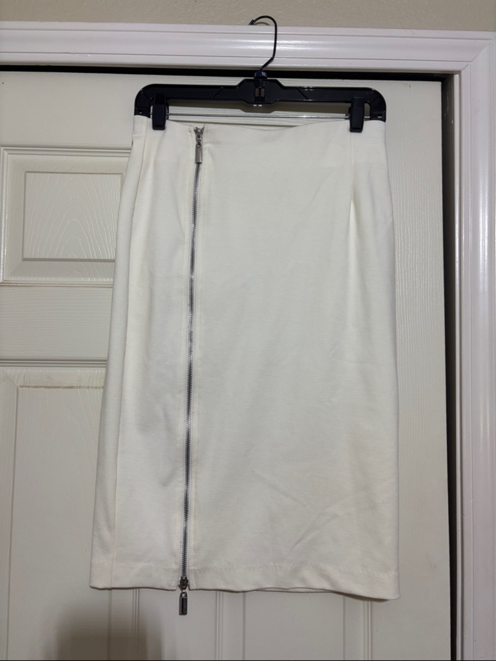 Jennifer Lopez Cream Pencil Skirt with Front Zip